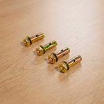 TORNILLO Y TACO METALICO 4 UNIDADES EN BOLSA