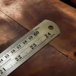 REGLA METALICA 60CM CON TABLA DE CONVERCION LH-979