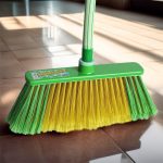 ESCOBA CON CABO ROBUSTA ODIM COD 809