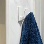 COLGADOR CUADRADO PLASTICO 2PZ BLANCO 60MM LH-3592