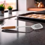 ESPATULA P/COCINA METALICA MANGO DE MADERA LH-3769 - Imagen 2