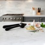 PRENSA PARA AJO COLOR NEGRO LH-4716