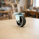 RUEDA NEGRA BASE METALICA 2 1/2" GIRATORIA LH-566