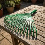 ESCOBILLA JARDIN METALICA TIPO FLECO S/CABO LH-743