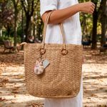 CARTERA FIBRA TRENZADA BEIGE 43X39CM LH-5357