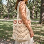 CARTERA TEJIDA CON FLORES 34X30CM LH-5359
